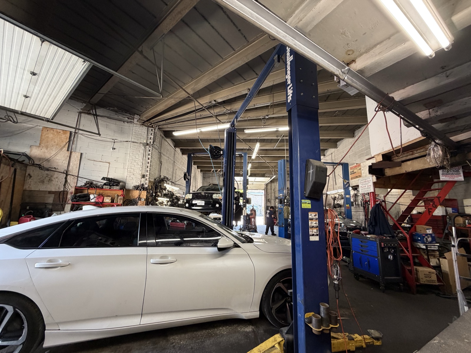 F&T Auto Center interior